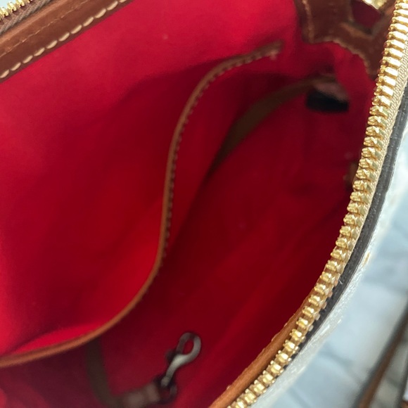 Dooney & Bourke White Ostrich Leather purse.
Brand new condition only used once. - Picture 6 of 11